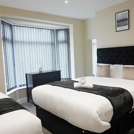 4 Bedroom, Sleeps 8, Free Parking, 5 Mins From Lfc, 15 Mins City Centre Liverpool Exterior photo
