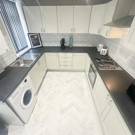4 Bedroom, Sleeps 8, Free Parking, 5 Mins From Lfc, 15 Mins City Centre Liverpool Exterior photo