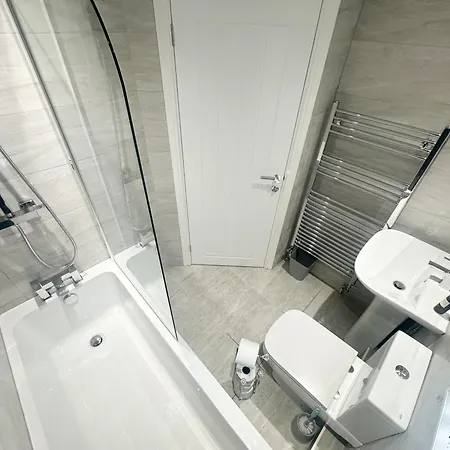 4 Bedroom, Sleeps 8, Free Parking, 5 Mins From Lfc, 15 Mins City Centre Liverpool Exterior photo
