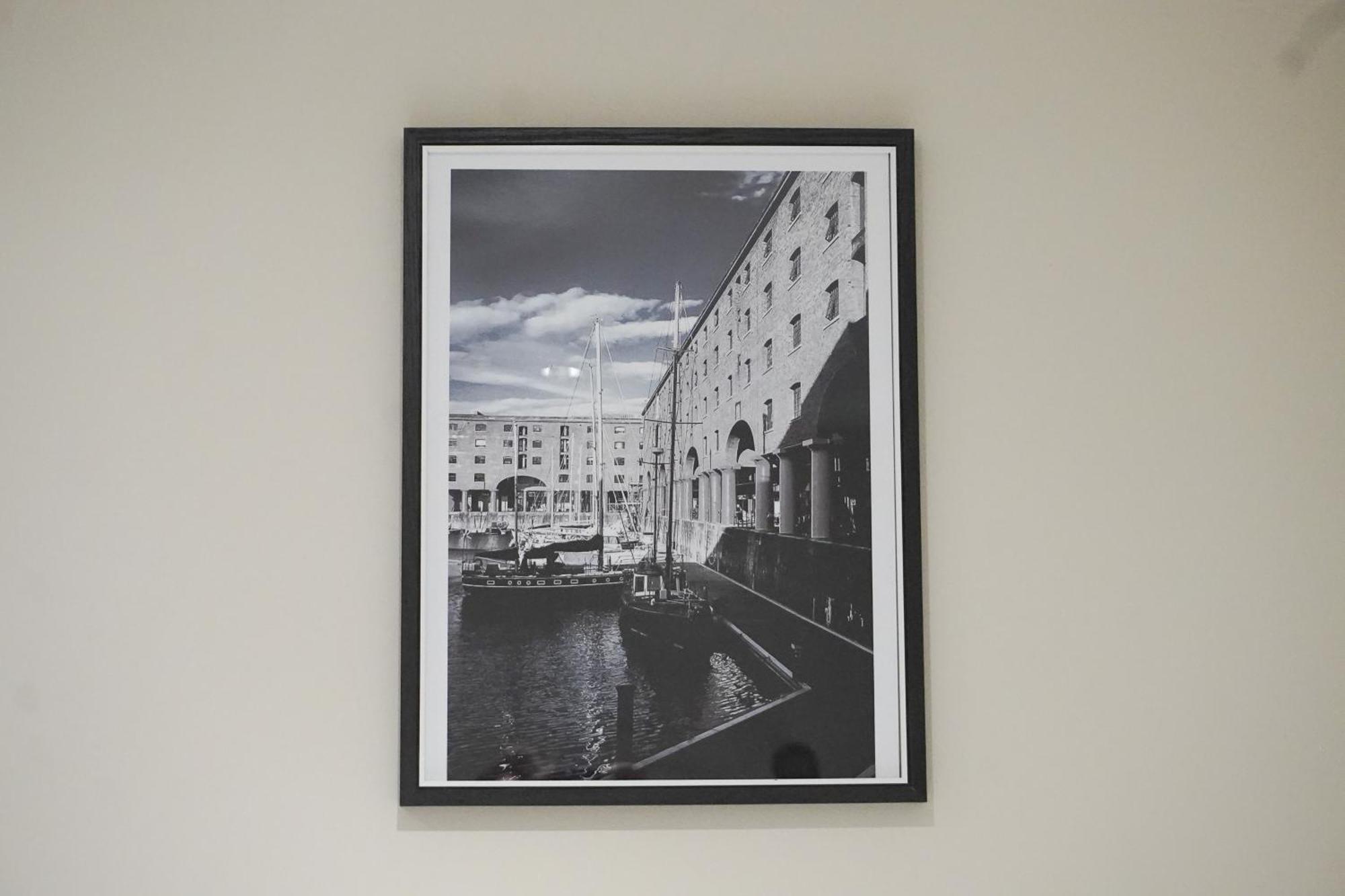 4 Bedroom, Sleeps 8, Free Parking, 5 Mins From Lfc, 15 Mins Centre Liverpool