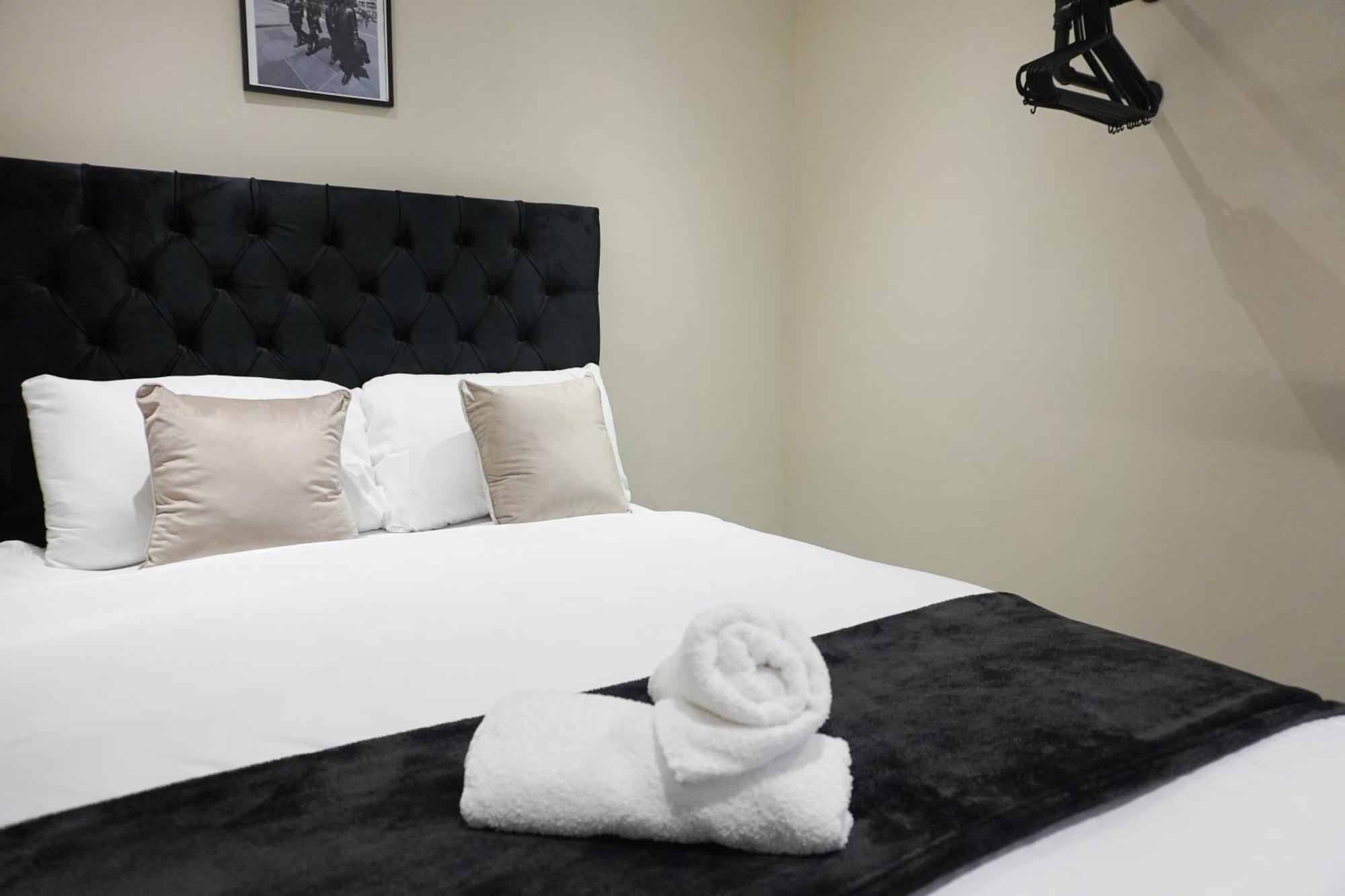 Holiday home 4 Bedroom, Sleeps 8, Free Parking, 5 Mins From Lfc, 15 Mins Centre Liverpool